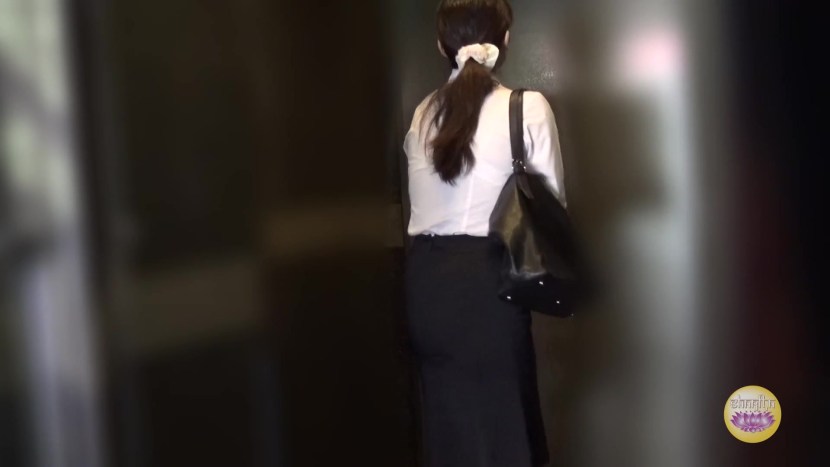 Drunk woman crap in a dream