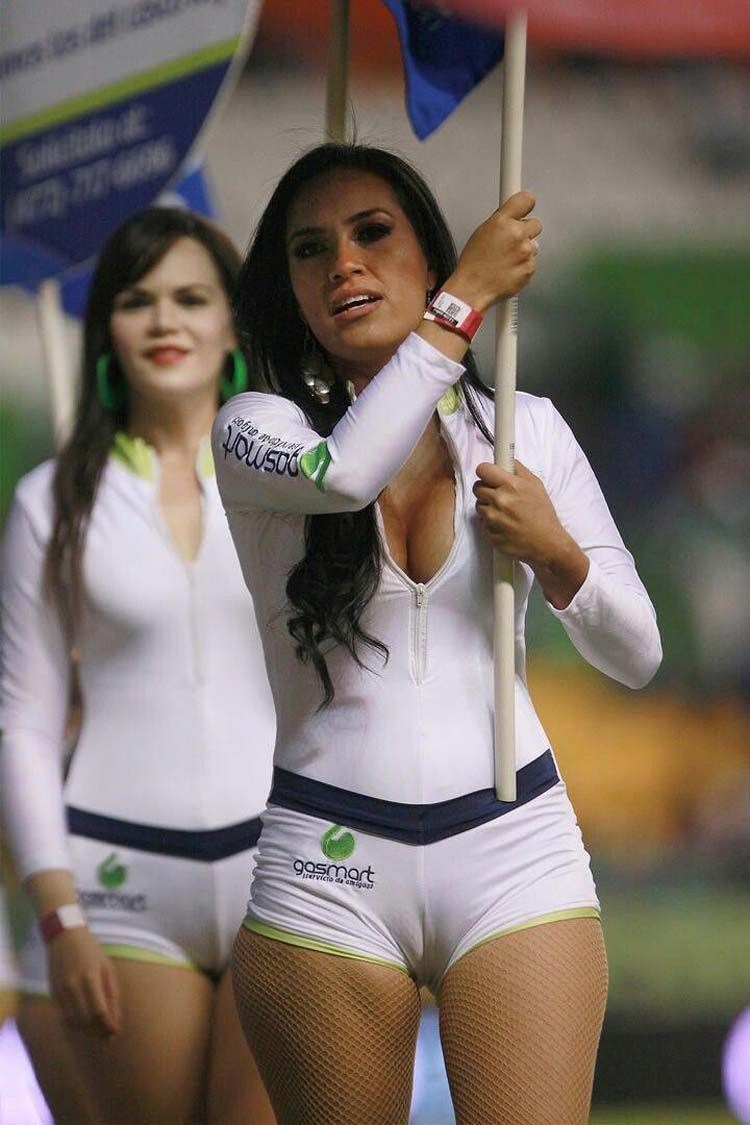 Nicole Aniston in the gym