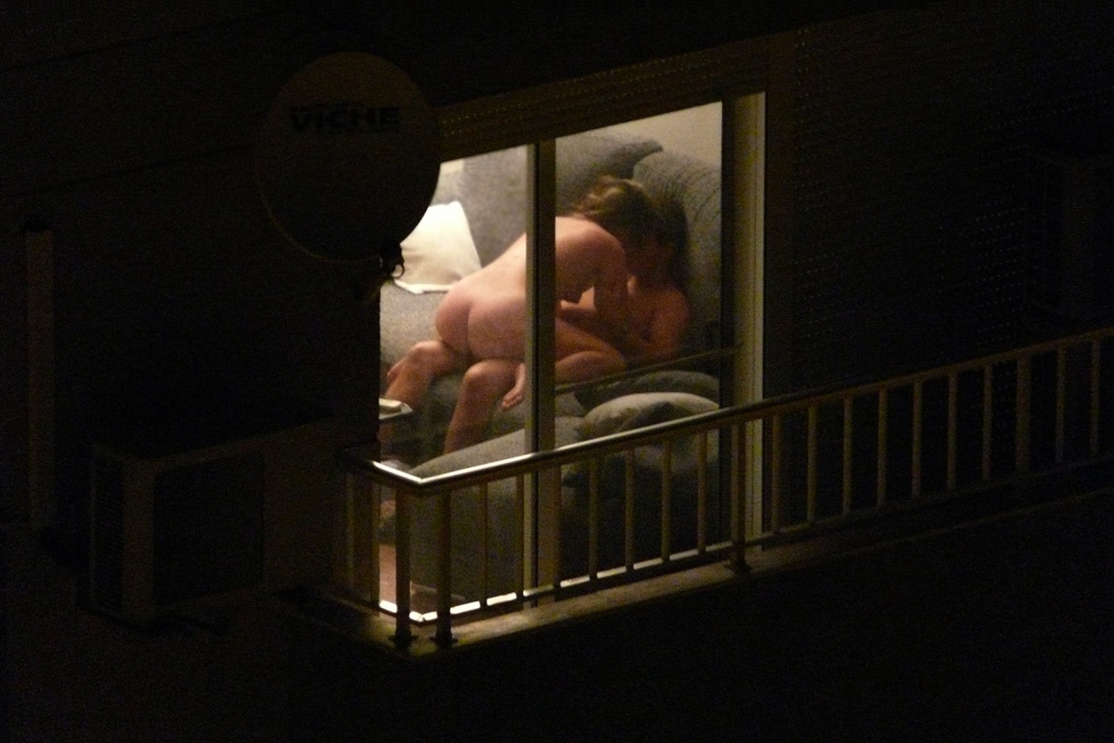 PEEPING THROUGH Windows At Naked People (72 photos)