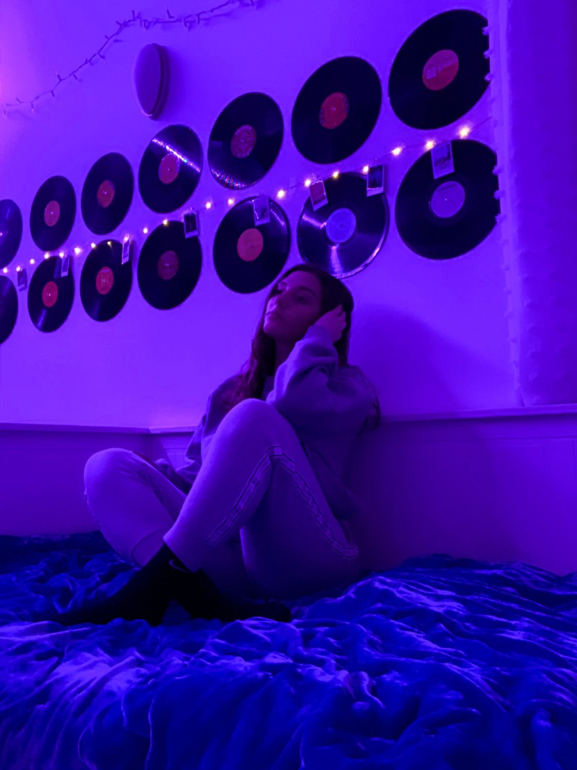 Neon in the interior of the apartment