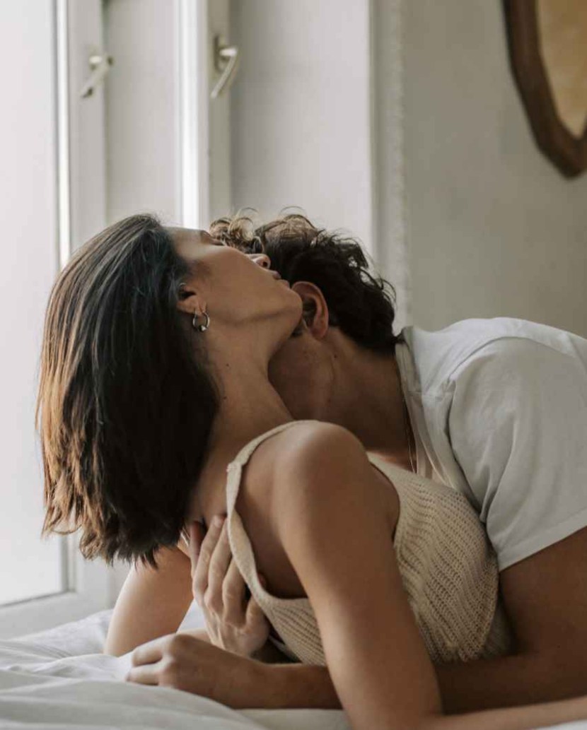 Kiss girl on the table