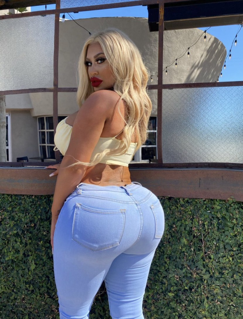 Girls with a big booty in mini