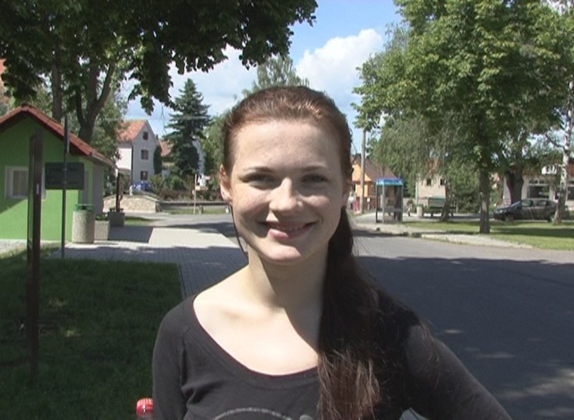 Rural girls. Pissing