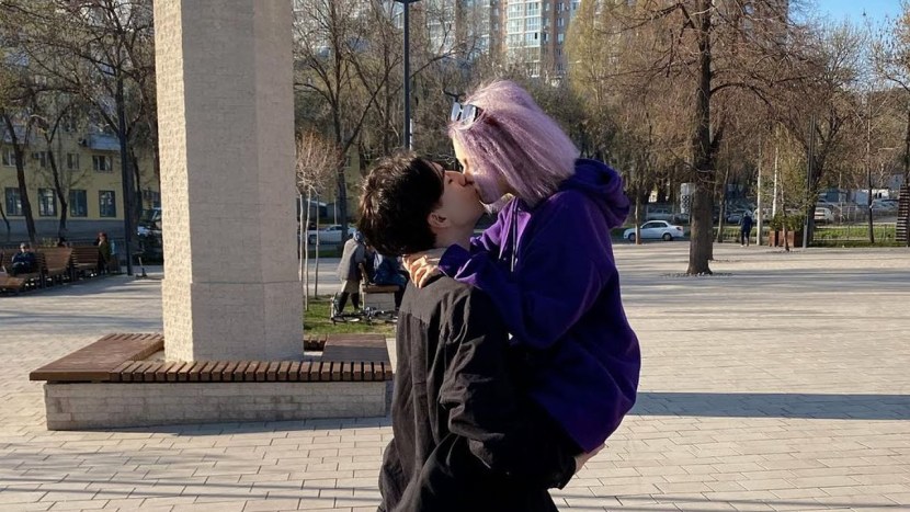Dasha Sunsishnikova with a guy