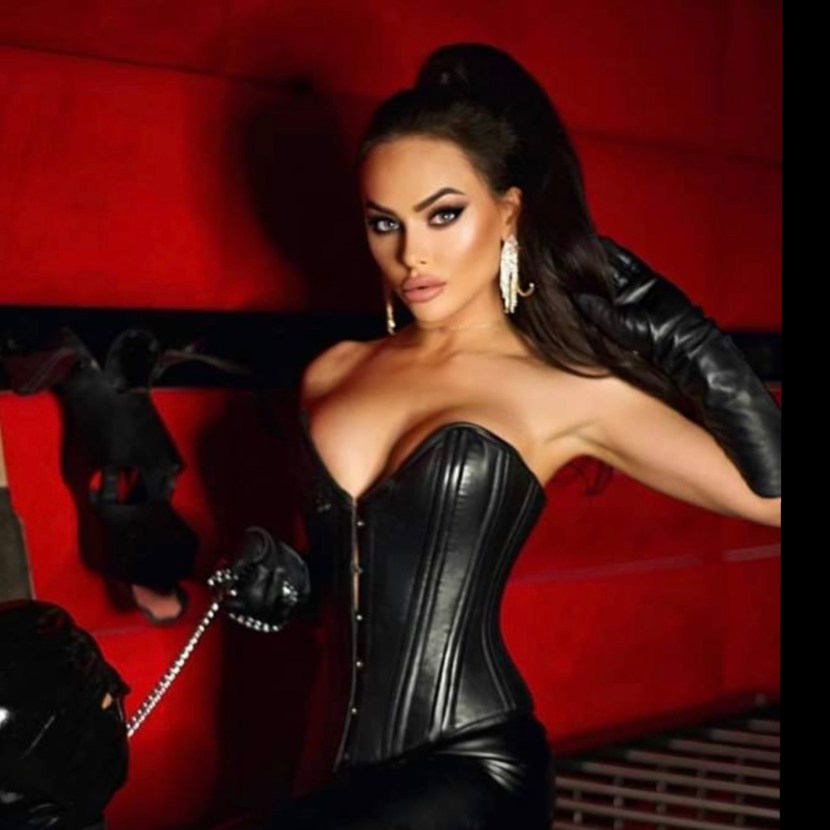 Carly Closs in Pantyhose