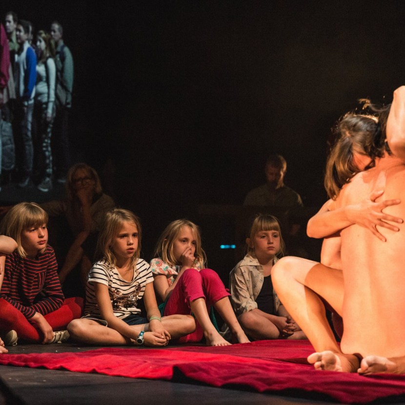 Theater without clothes