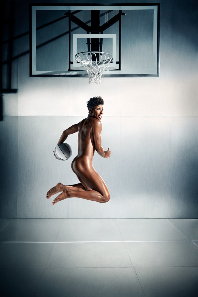 The highest and smallest basketball players of a woman nude