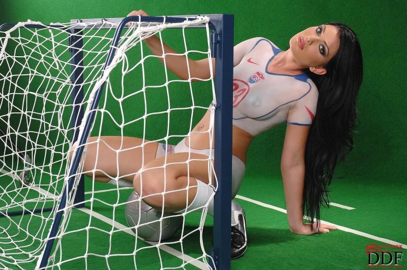 Bodi art football player