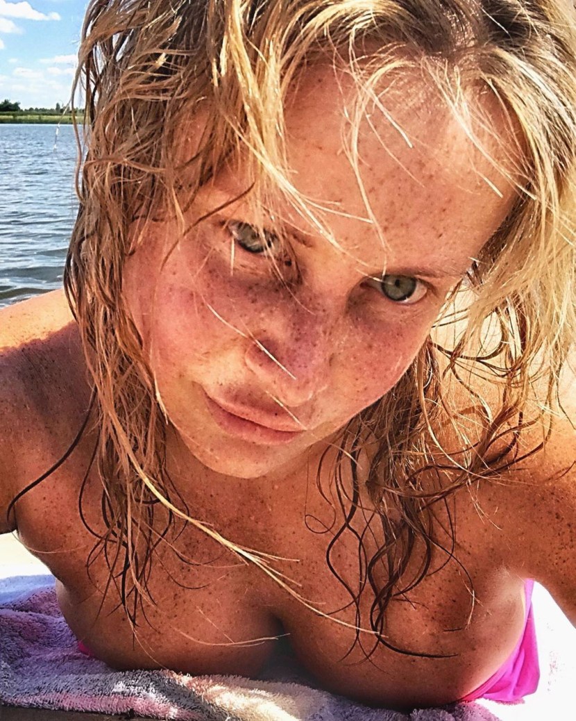 Erotic pictures of naked Sidorova