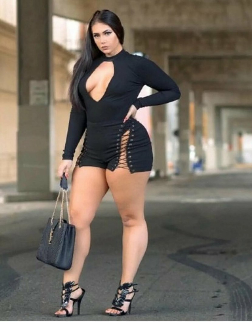 Model + SAZ Pamela Alexandra