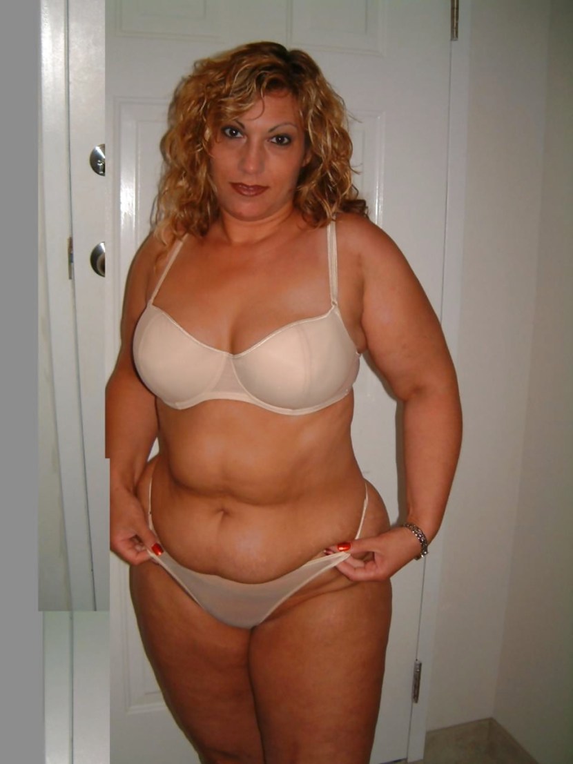 Mature bbw in thongs
