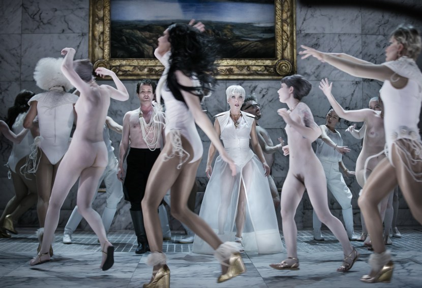 Performance Naked Theater