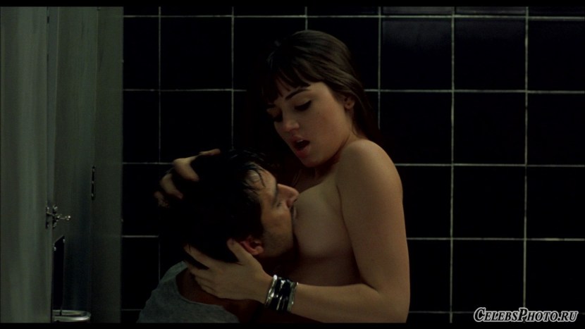 Alexandra Daddario Tits