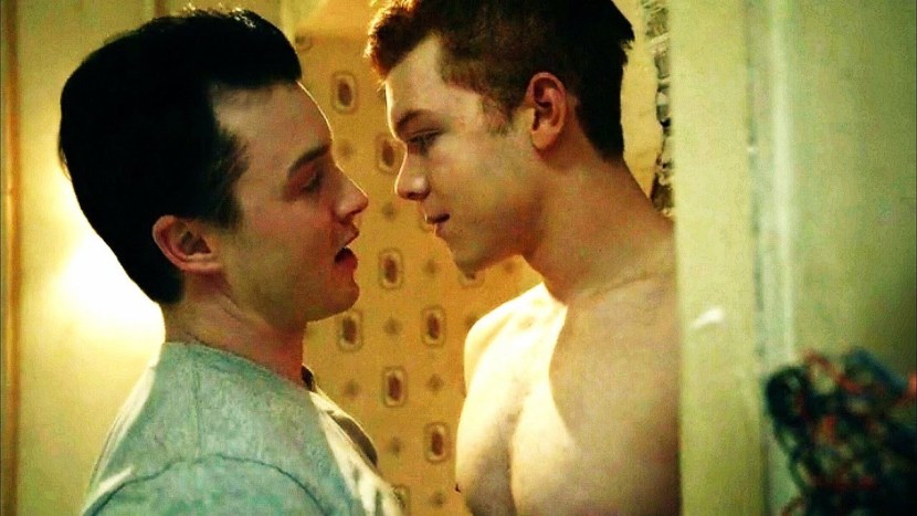 Ian Gallager and Mickey Milkovich kiss