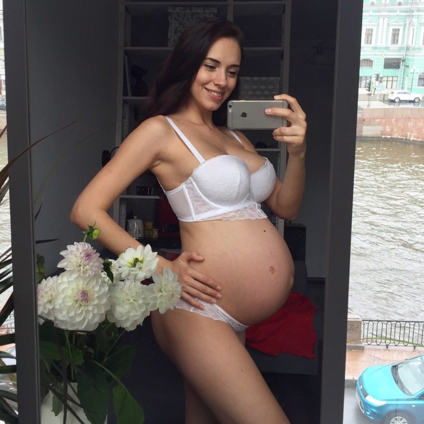 Photoshoot of pregnant women