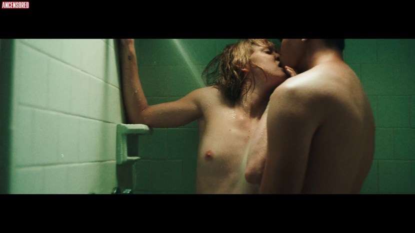 Mackenzie Davis Topless
