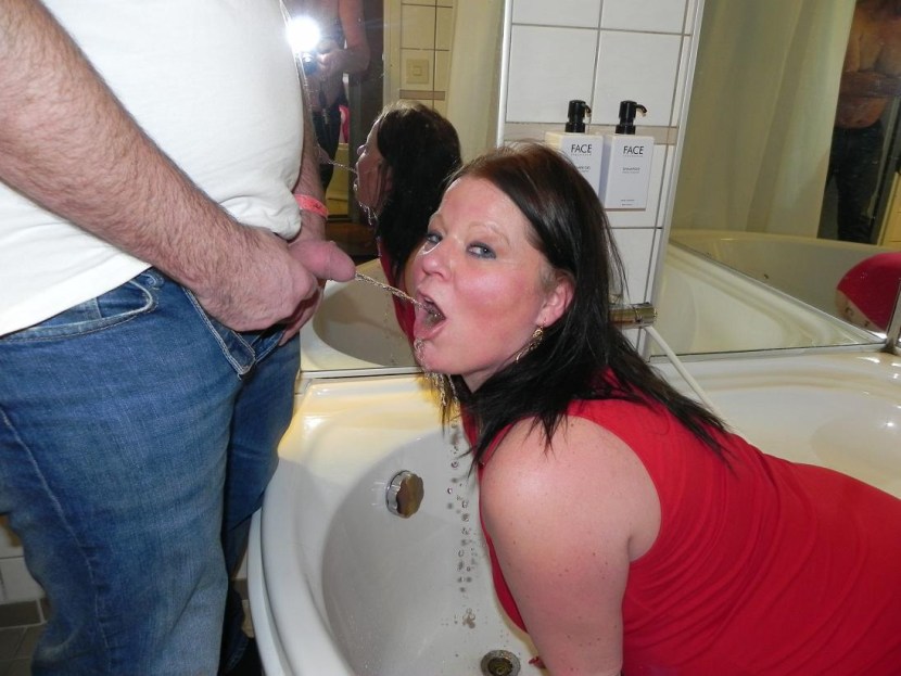 Ru Likes to Use hands Mouth as a Urinal