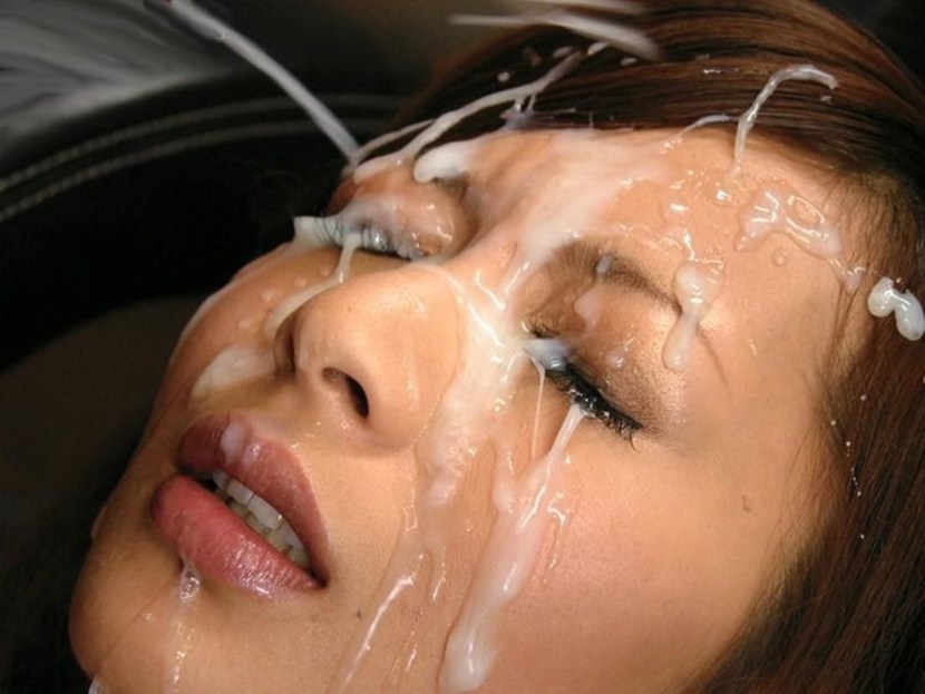 Cums on the face of a mature Japanese