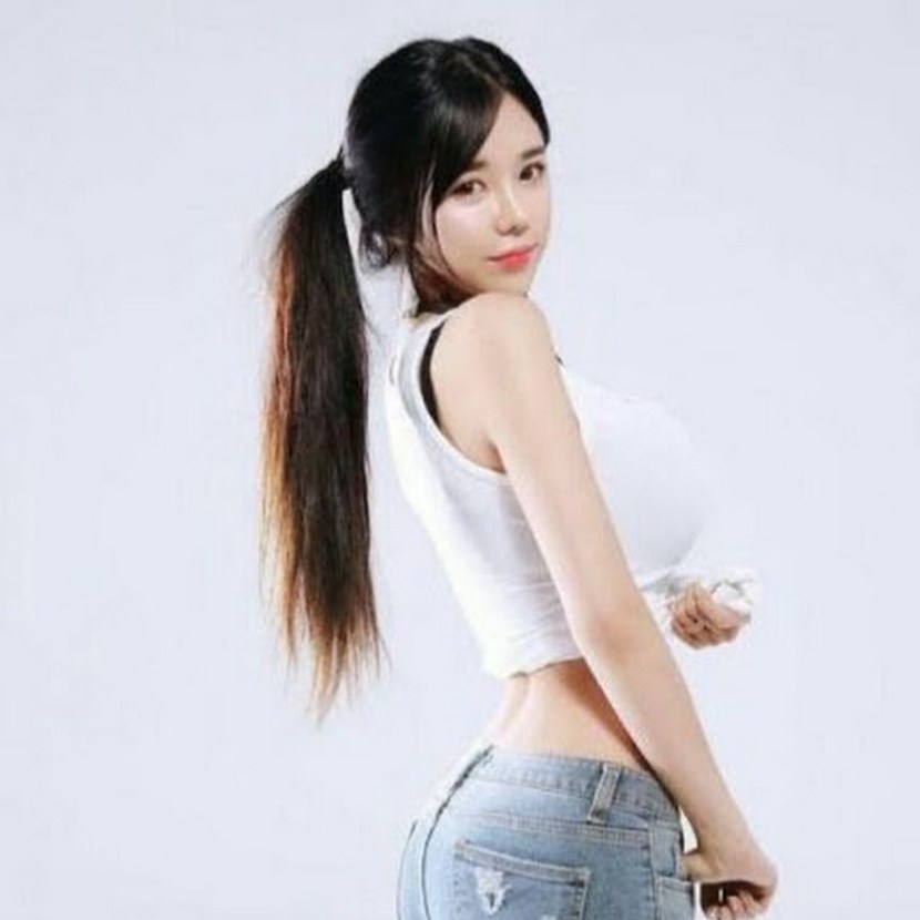 Japanese girls in leggings