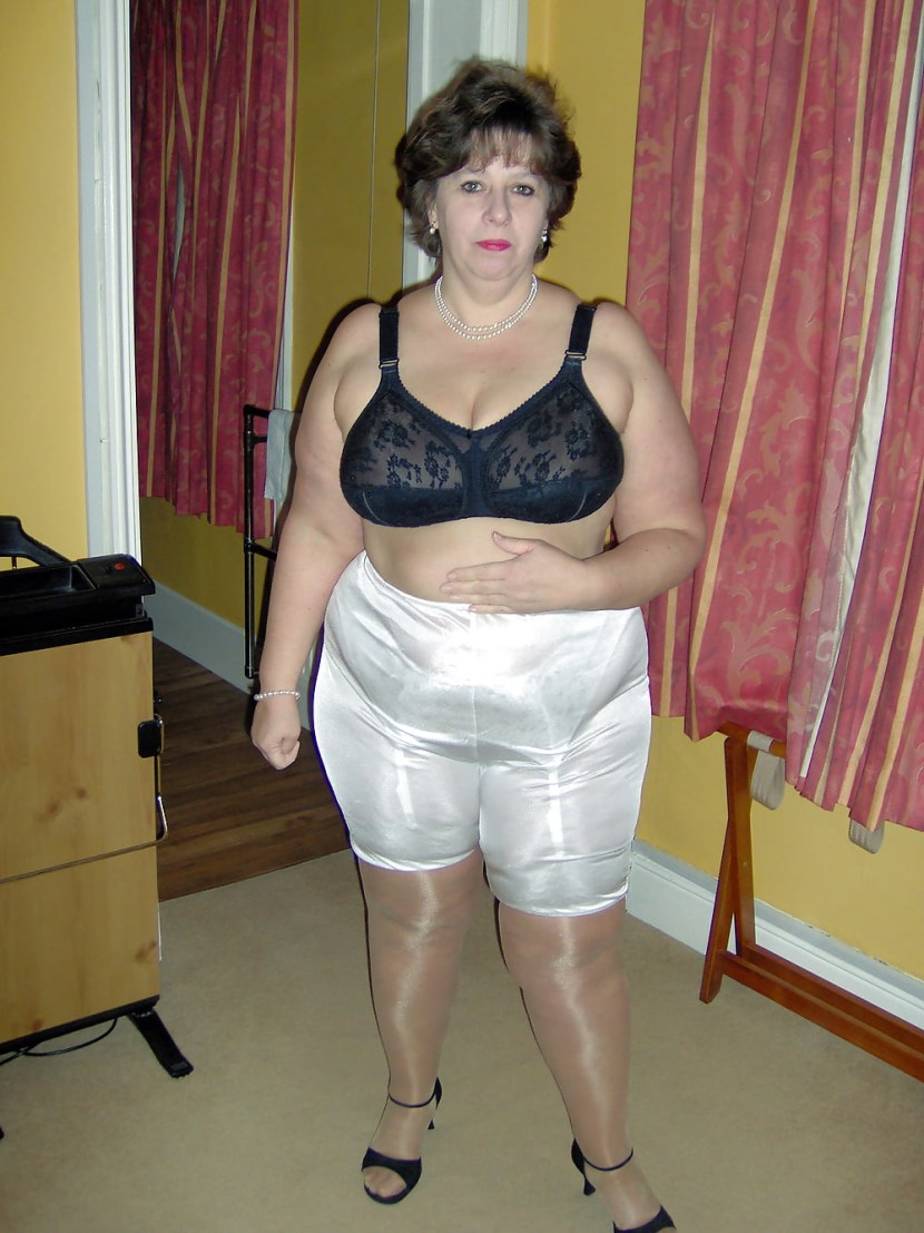 Klaudia Kelly (Claudia Kelly) in Bikini