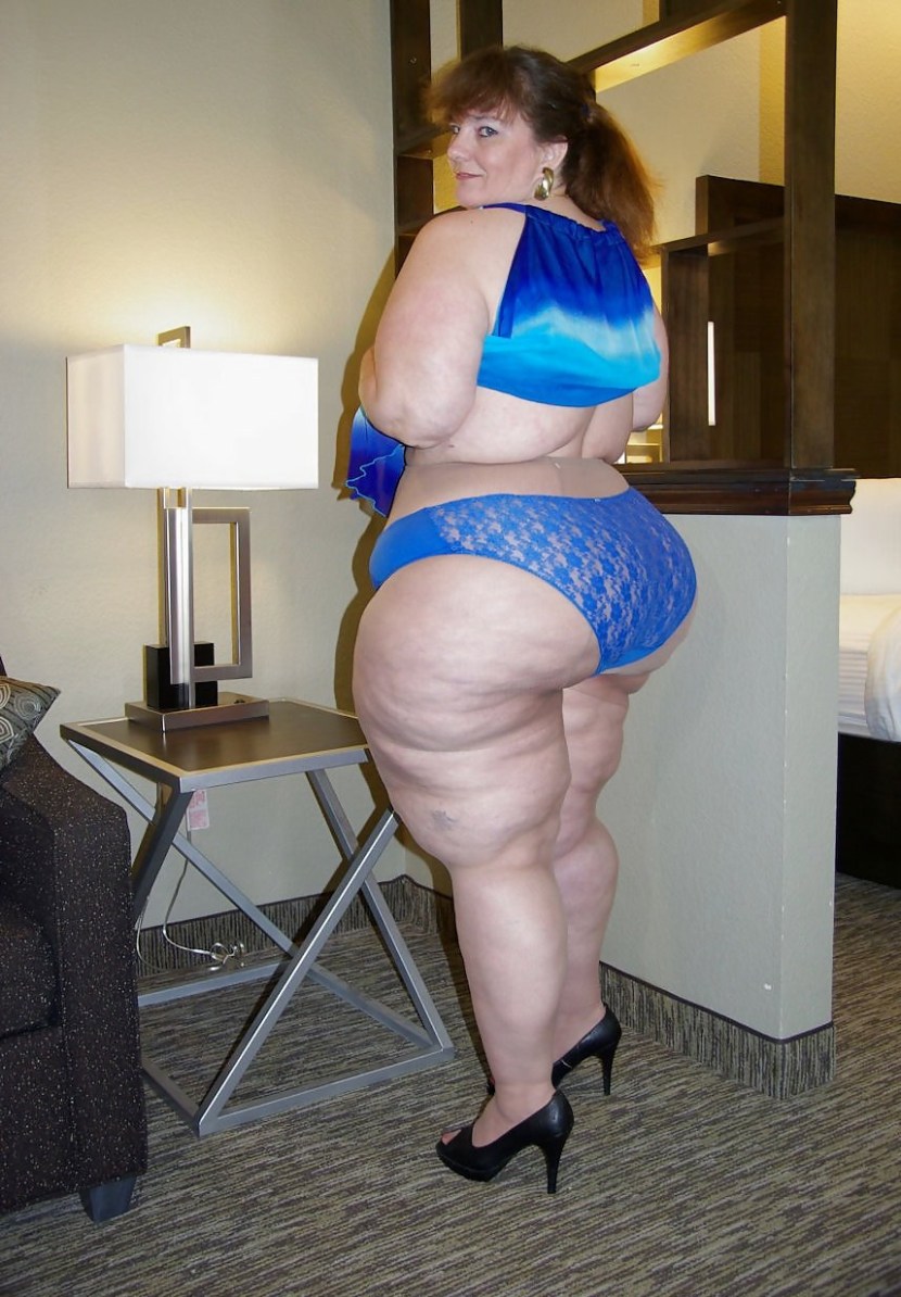 Fat thighs in tights