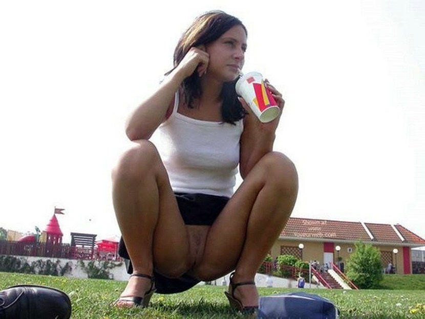 Girls in skirts without panties