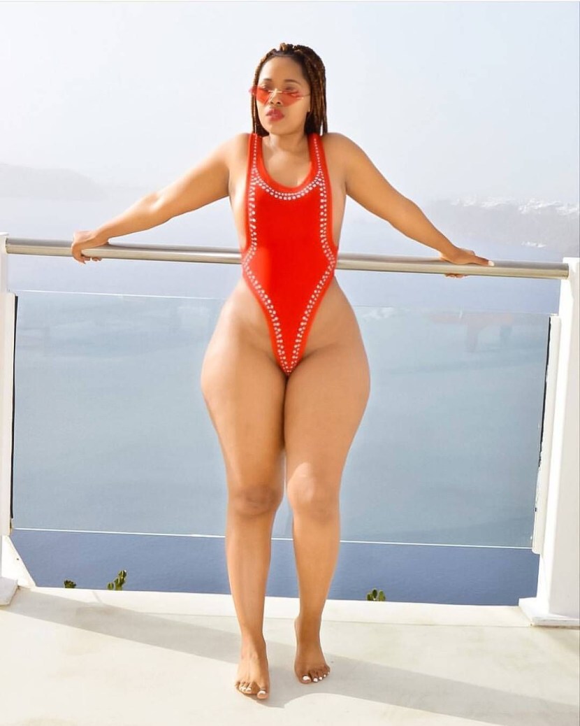 Arabic wide hips with paying