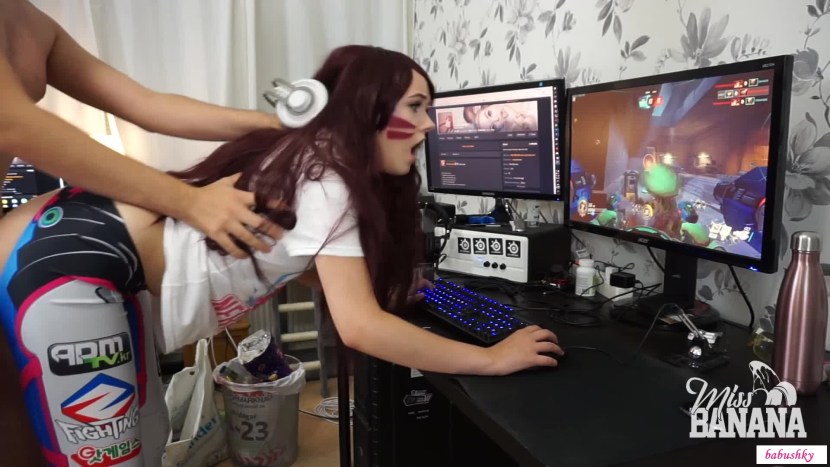 Erotic Girl Gamer