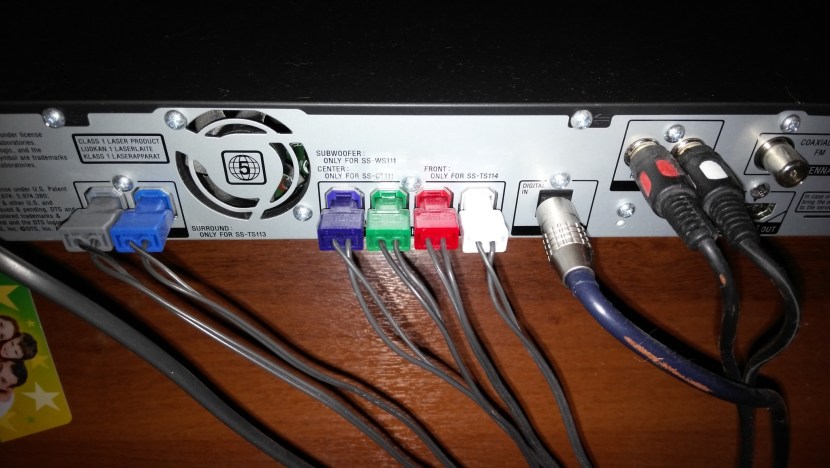 Connector for connecting columns 5.1 DVD BBK