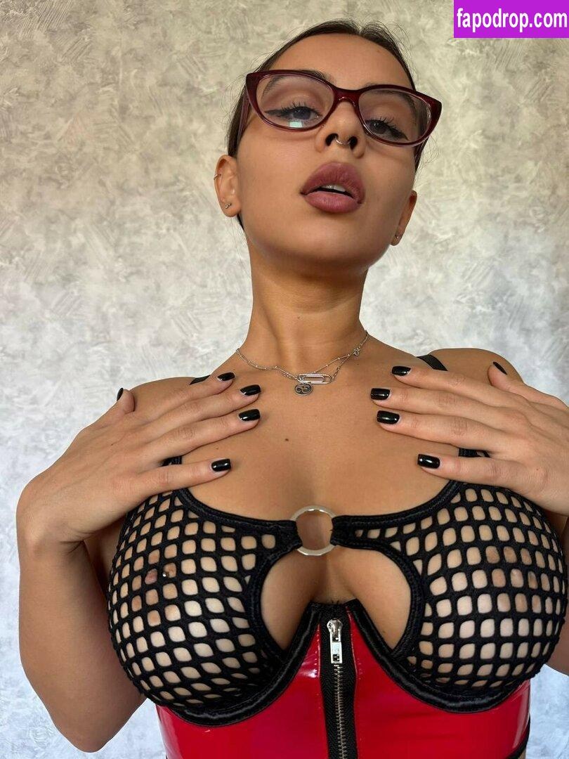 Svetlana Ivanova showed her breasts