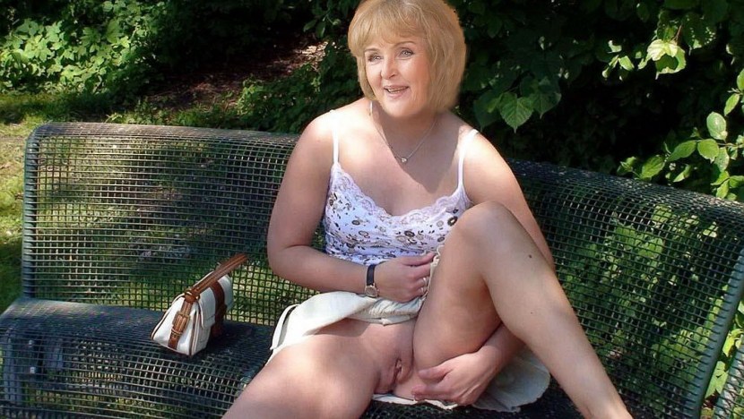 Nemovable women without panties