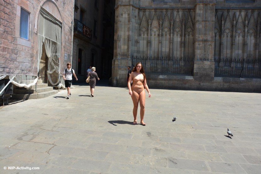Naked Monica walks along the streets of the city