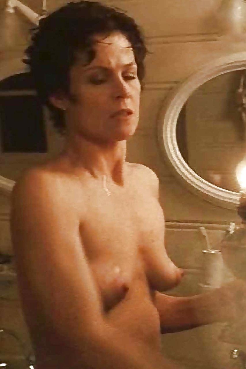 Actress Sigurni Weaver Naked
