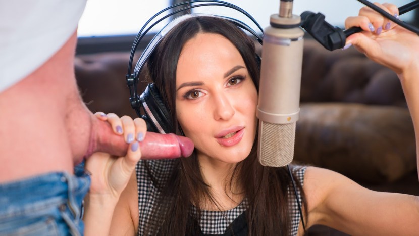 Lilu Moon Sexbabes VR