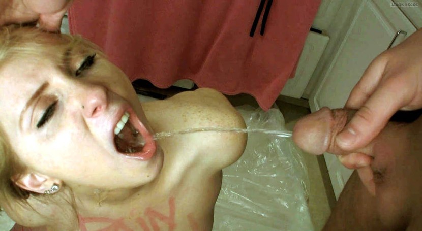 Beautiful pissing in the mouth