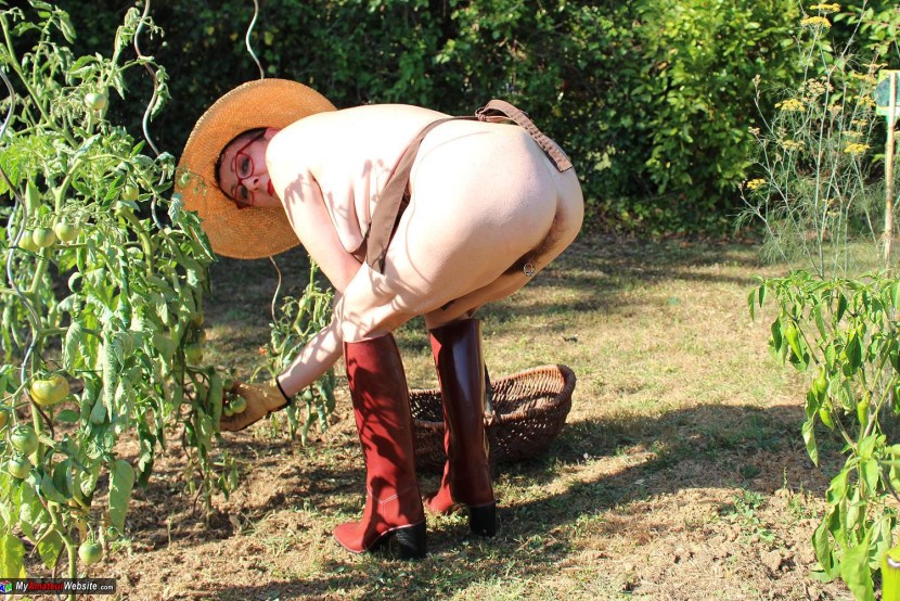 Naked women in the country in the garden