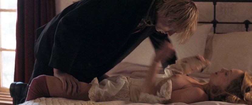 Heather Graham Erotic scenes