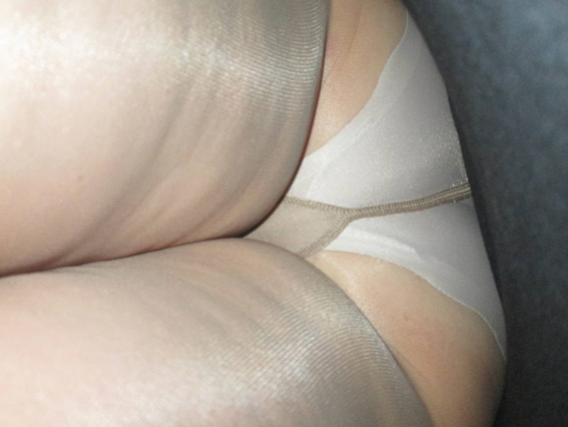 Fat thighs under the skirt from below