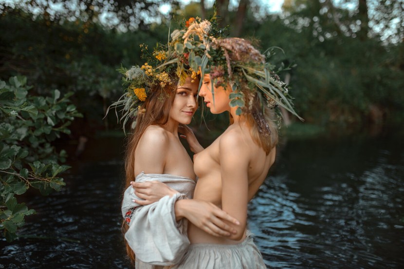 Forest photo shoot of two girls nude