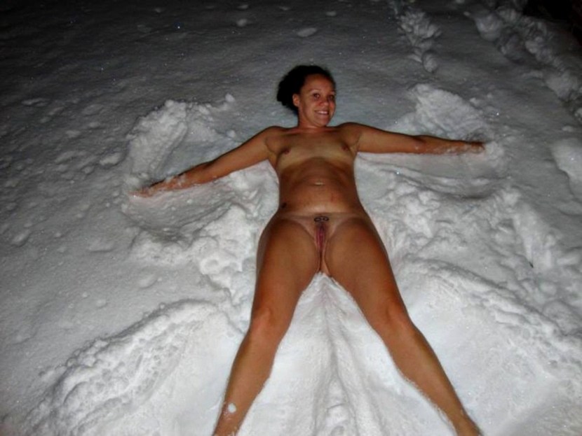 Naked girls bathed in an ice hole