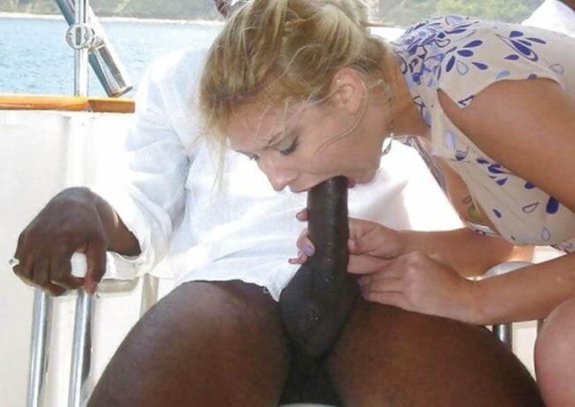 Sucked Negro on the beach