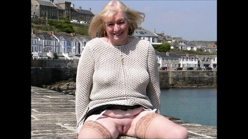 Grennie Hyir without panties