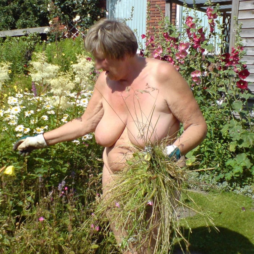 Naked elderly in women's dacha