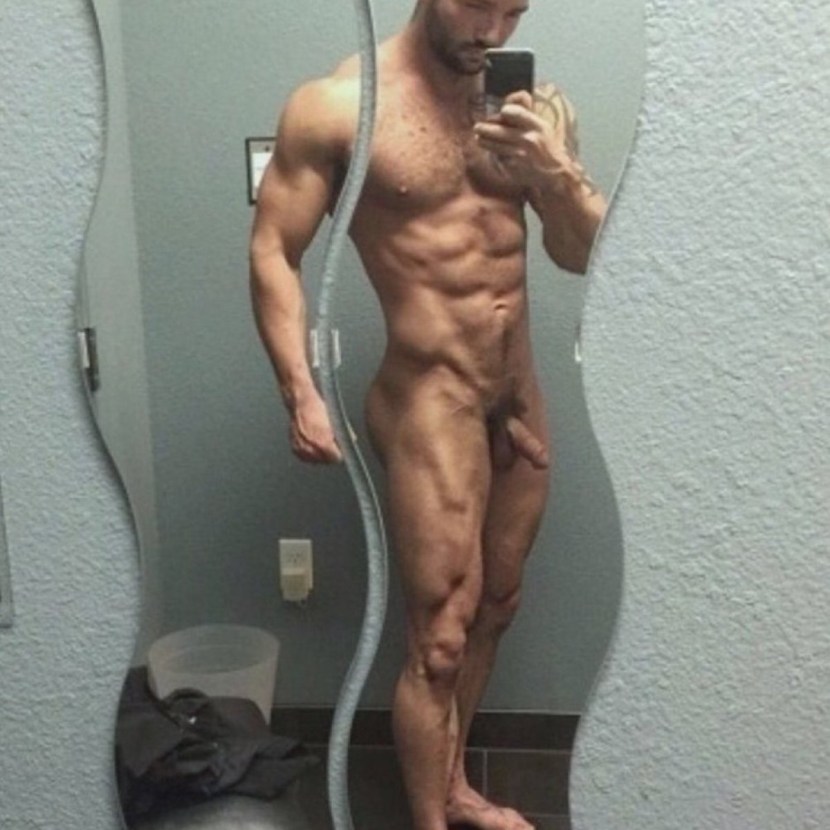 Naked+bodybuilder+without panties