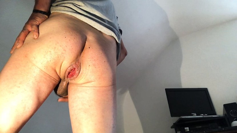 Unshaven in the toilet secretly