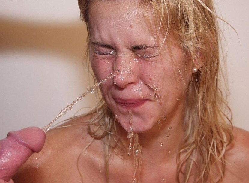 Beautiful pissing in the mouth