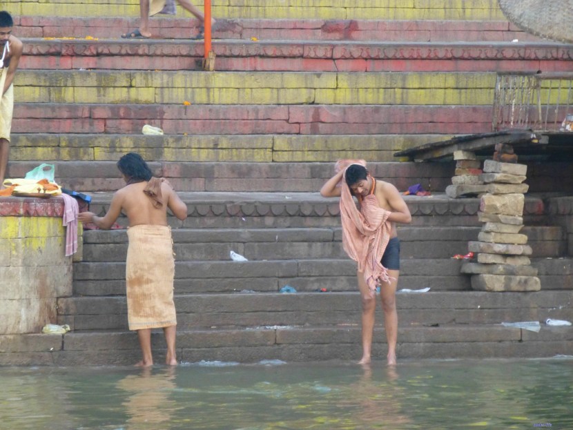Indian Aunty Naked Bath in Ganga