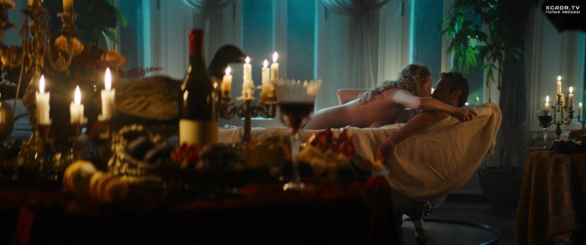 Middle strip vampires bed scene