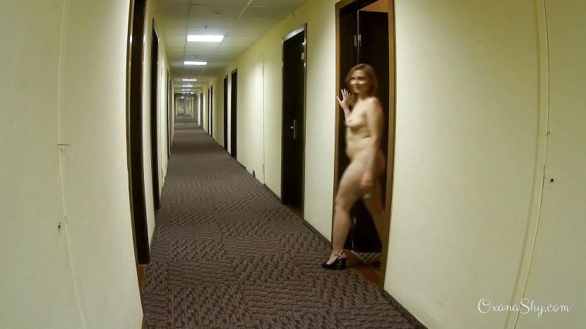 Private nude in the corridor of the hotel