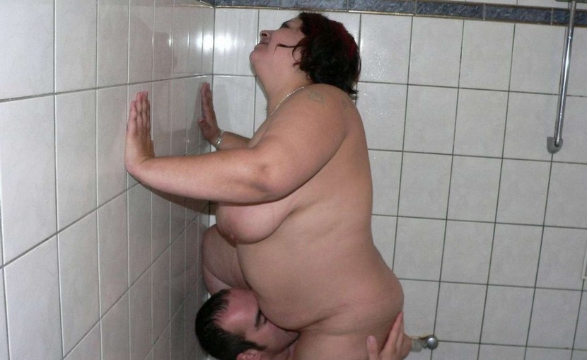 Fat women porn. In the bath